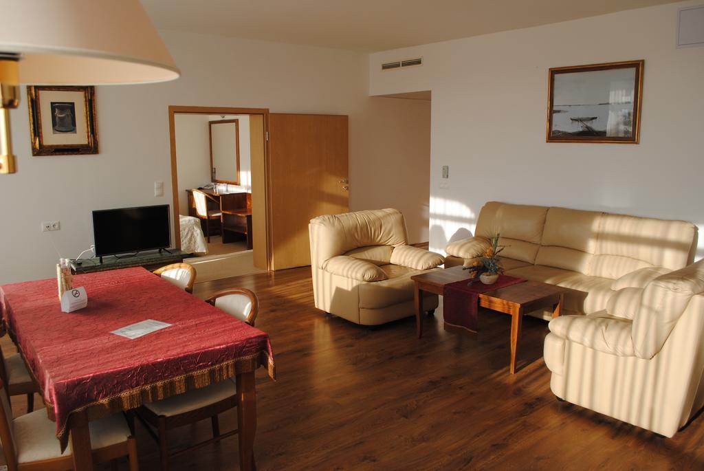 Hotel Claudius Szombathely Exterior photo